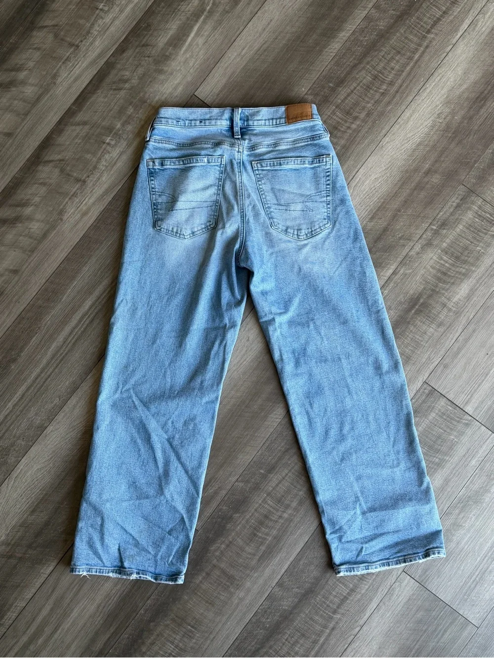 American Eagle Women’s Sz 2 Short Stovepipe Jeans Strigid Blue Medium Wash Denim - Picture 2 of 5
